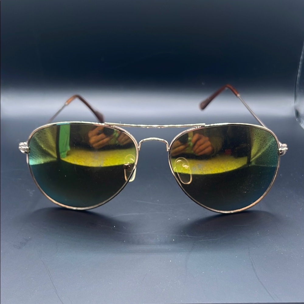 Stylish Gold Aviator Sunglasses